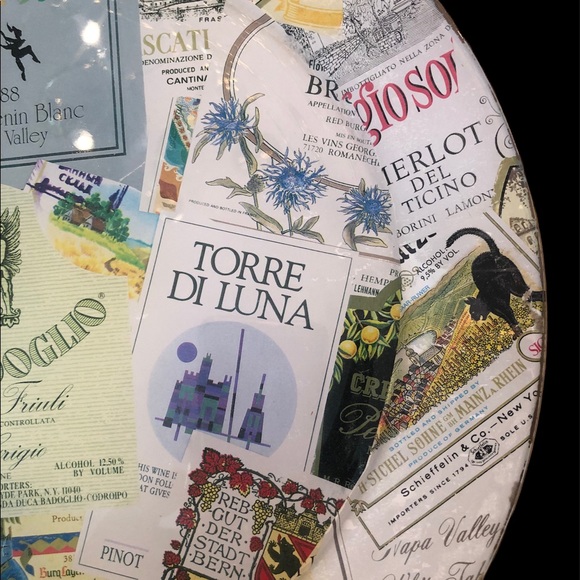 Beautiful glass plate with wine label design. Perfect condition. Like new! - Picture 5 of 7